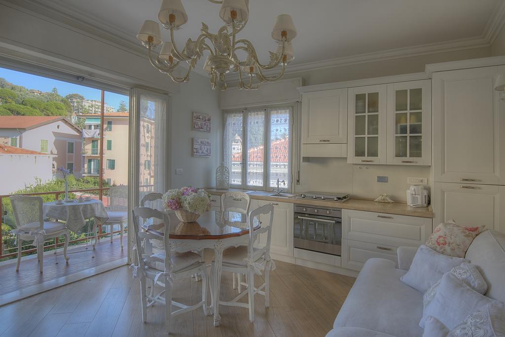 Casa Grandis Dimora Di Charme Nel Cuore Di Bordighera Apartment Exterior photo